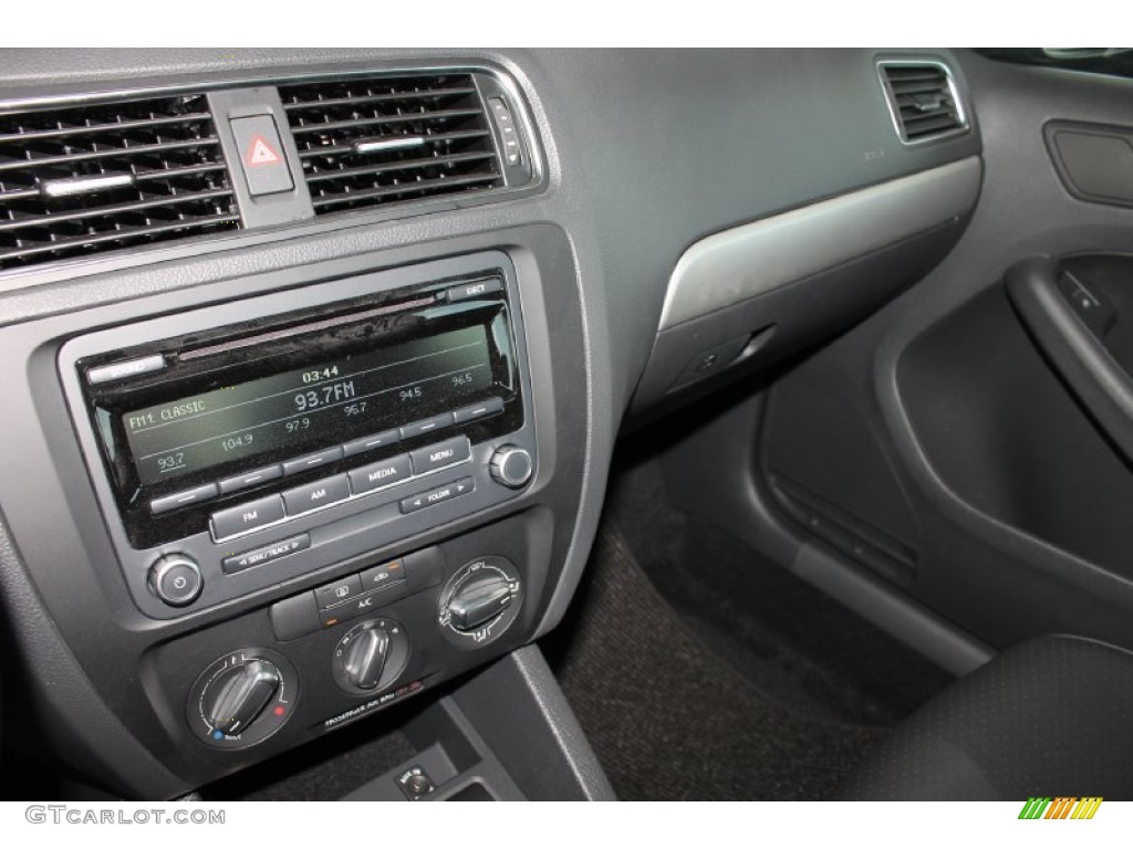 2013 Jetta SE Sedan - Platinum Gray Metallic / Titan Black photo #14