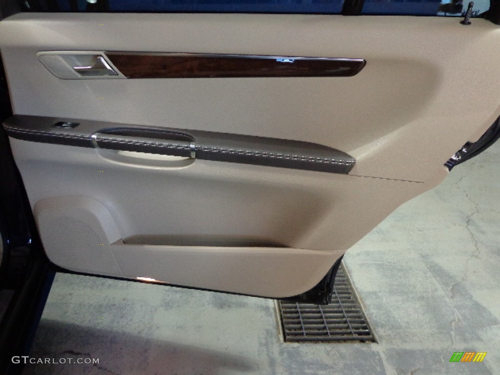 2011 Mercedes-Benz R 350 4Matic Cashmere Door Panel Photo #81420140