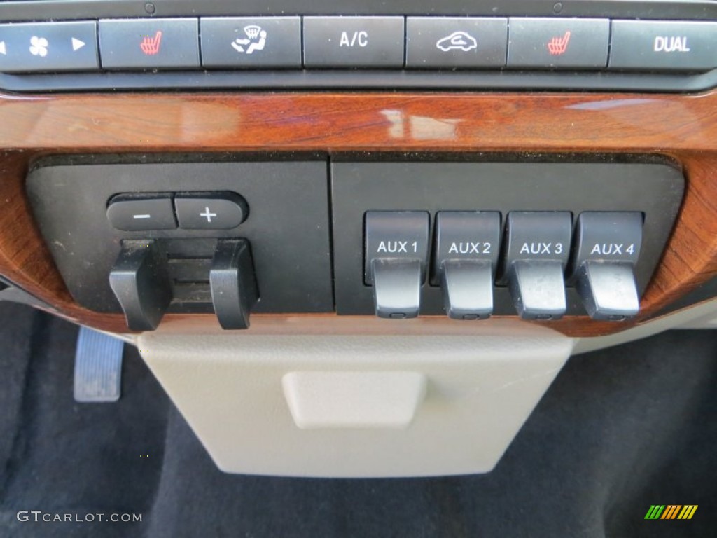 2010 Ford F250 Super Duty Cabela's Edition Crew Cab 4x4 Controls Photo #81424849