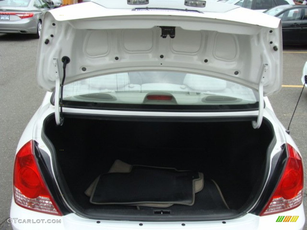 2004 Elantra GLS Sedan - Nordic White / Beige photo #18