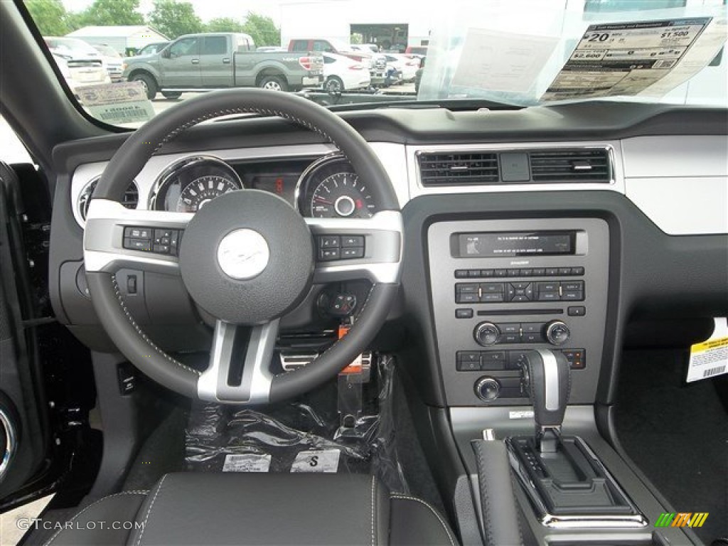 2014 Ford Mustang GT Premium Convertible Dashboard Photos