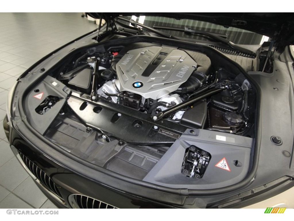 2011 BMW 7 Series 750Li Sedan Engine Photos