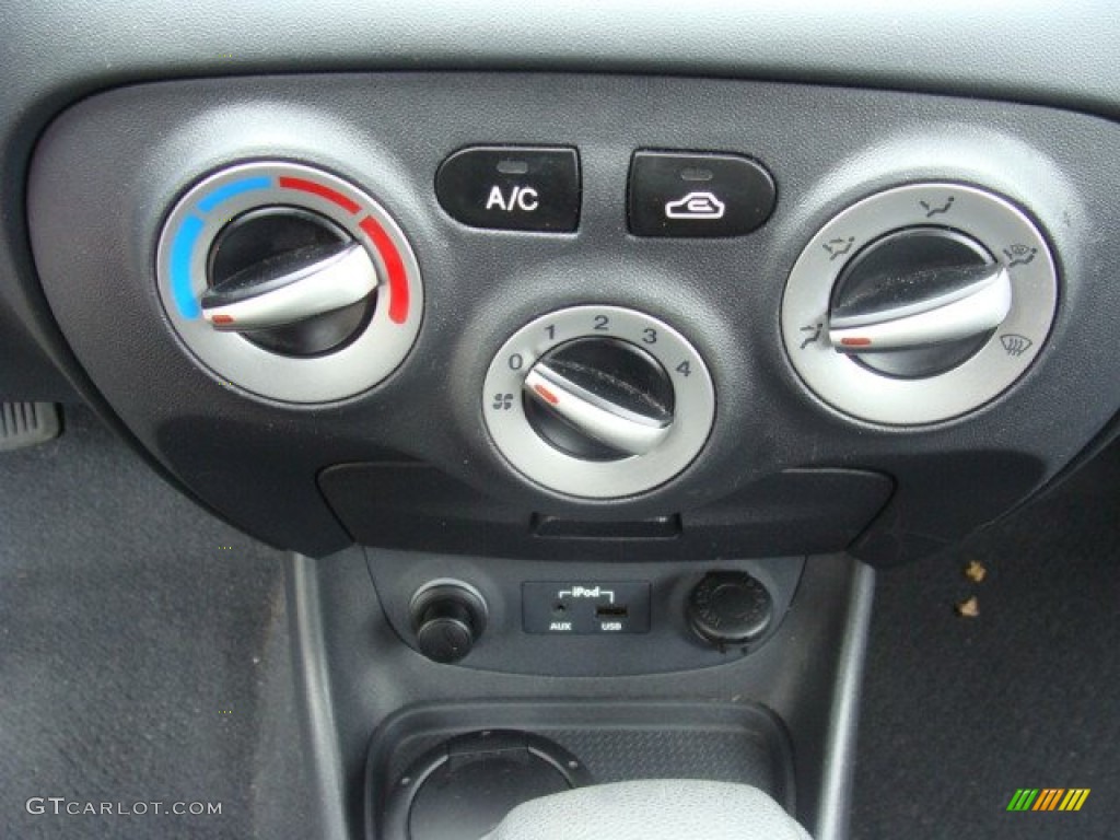 2011 Hyundai Accent GL 3 Door Controls Photo #81428616