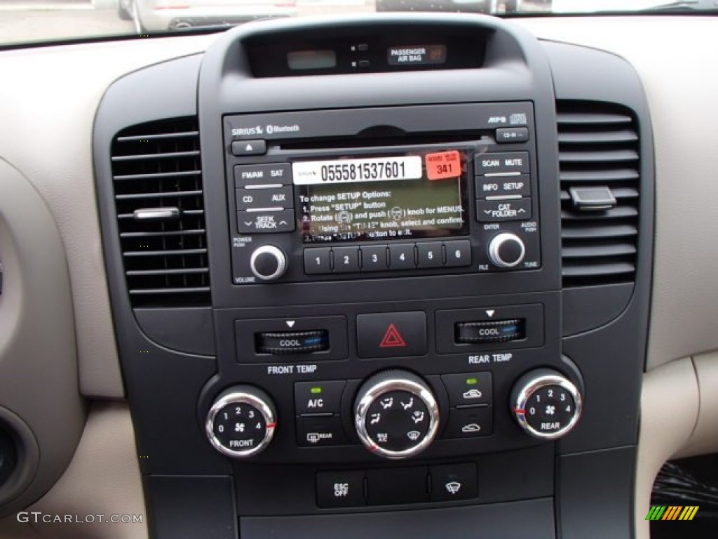 2014 Kia Sedona LX Controls Photo #81430380