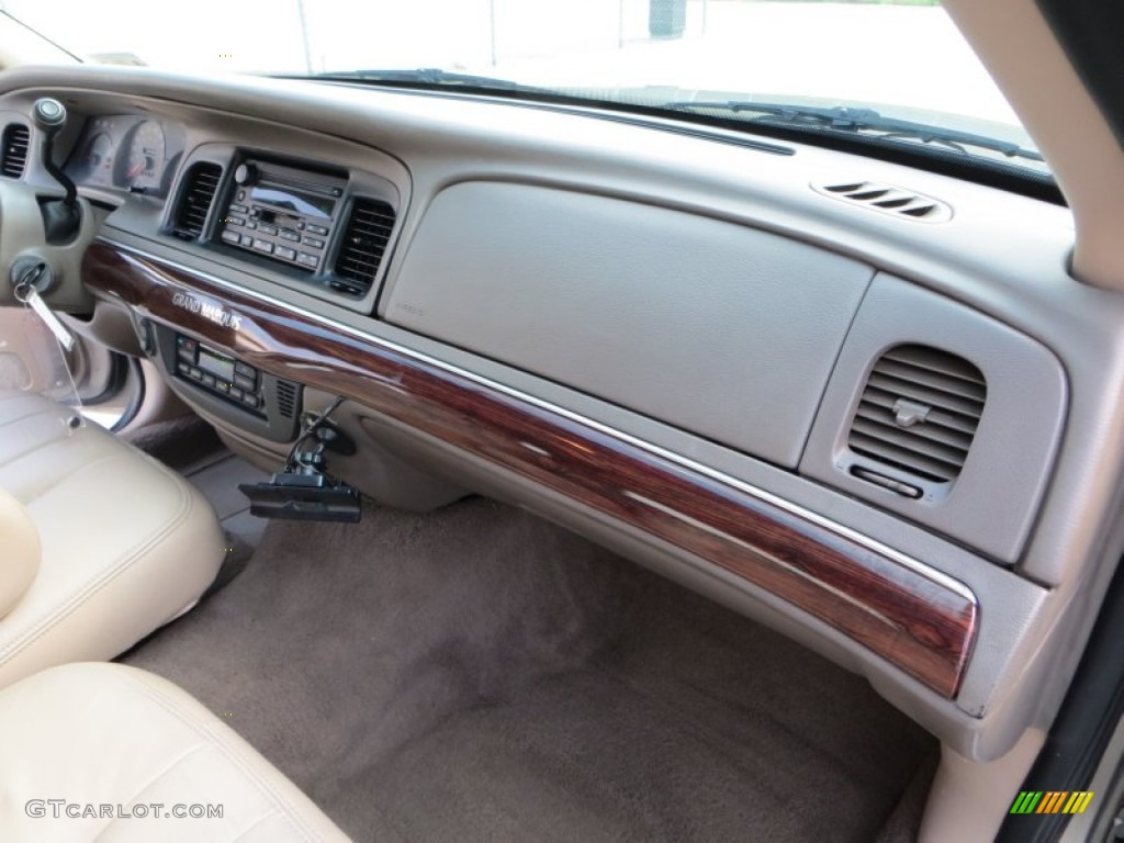 2004 Grand Marquis LS - Arizona Beige Metallic / Medium Parchment photo #23
