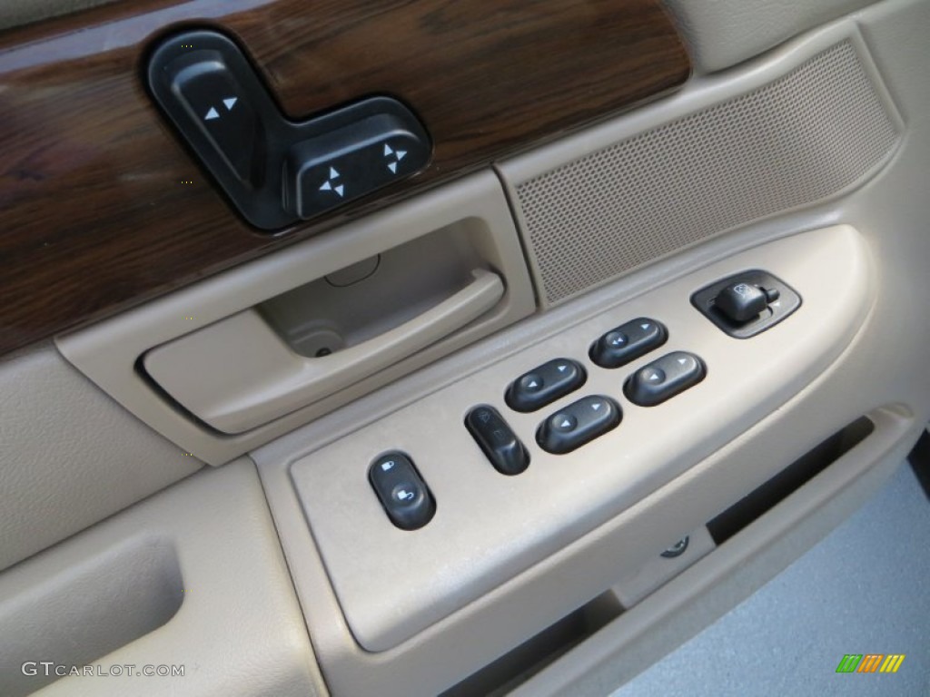 2004 Grand Marquis LS - Arizona Beige Metallic / Medium Parchment photo #31