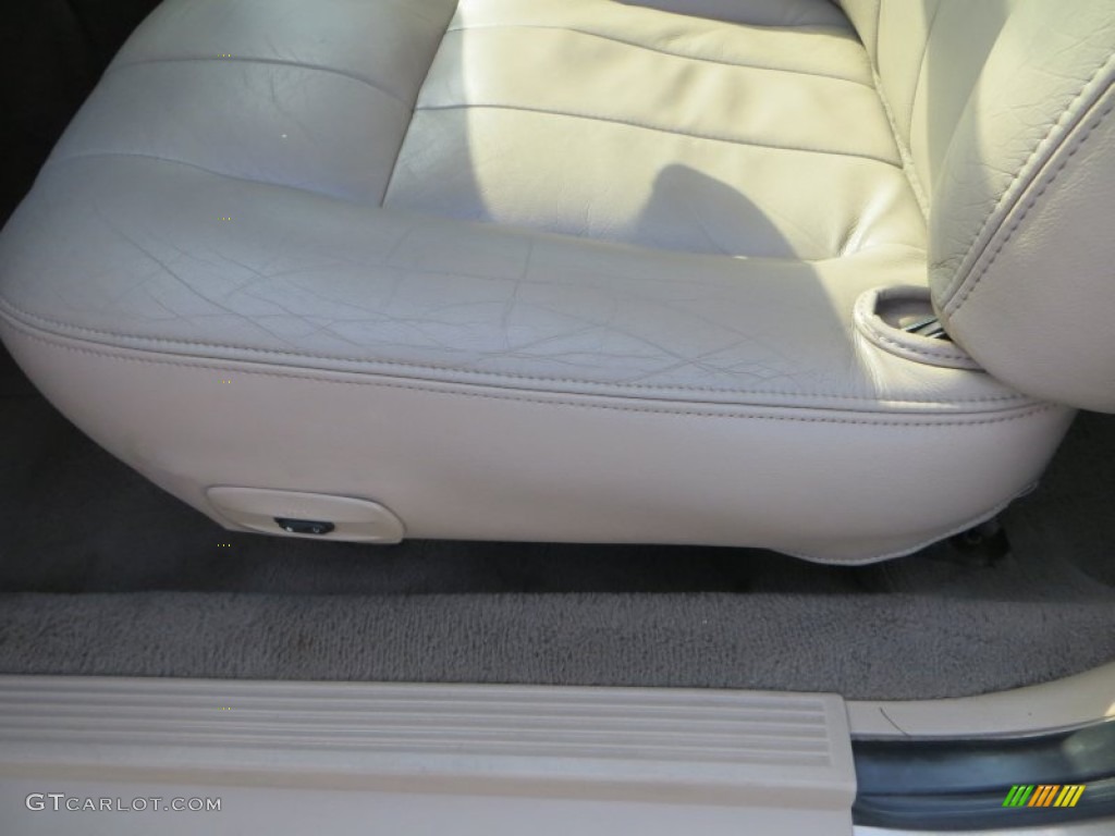 2004 Grand Marquis LS - Arizona Beige Metallic / Medium Parchment photo #33