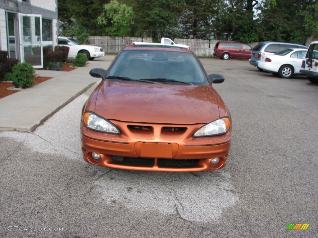 2004 Grand Am GT Sedan - Fusion Orange Metallic / Dark Pewter photo #2