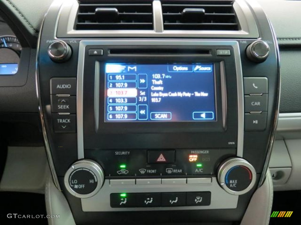 2013 Toyota Camry LE Controls Photo #81433254
