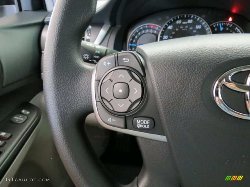 2013 Toyota Camry LE Controls Photo #81433299