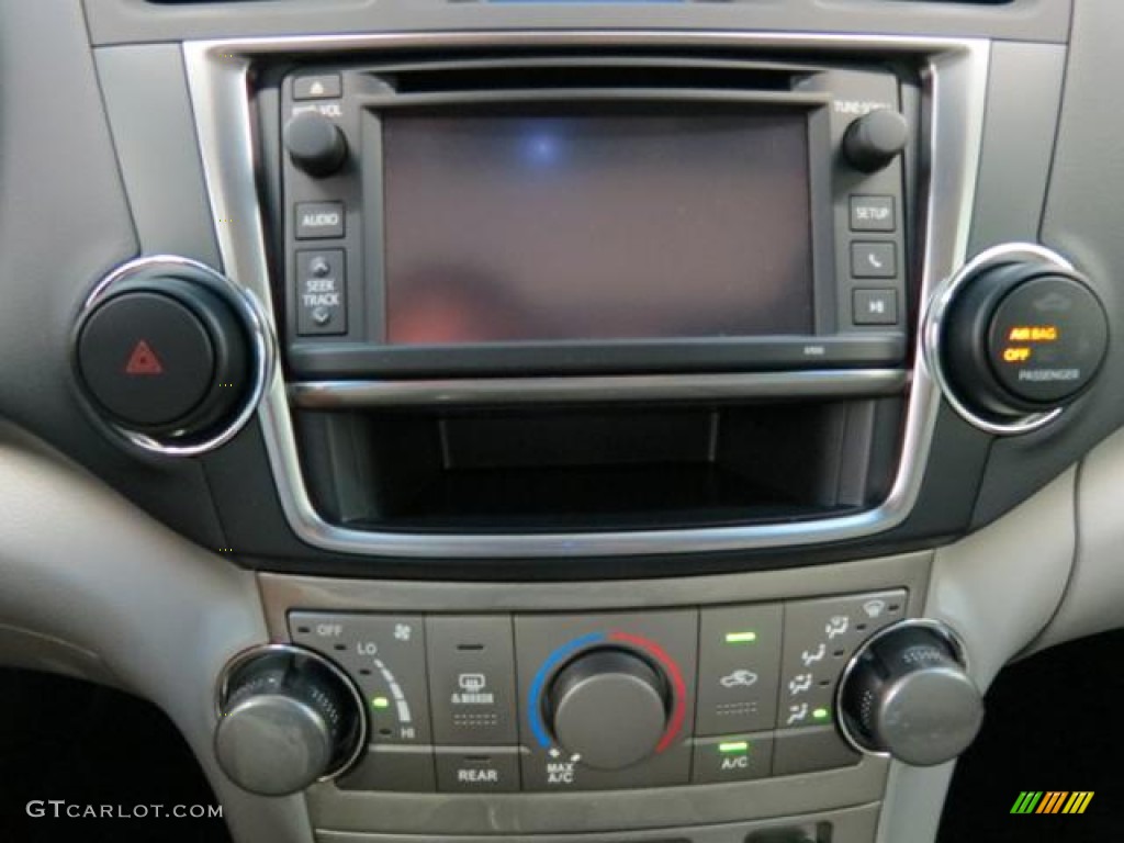 2013 Toyota Highlander SE 4WD Controls Photo #81434955
