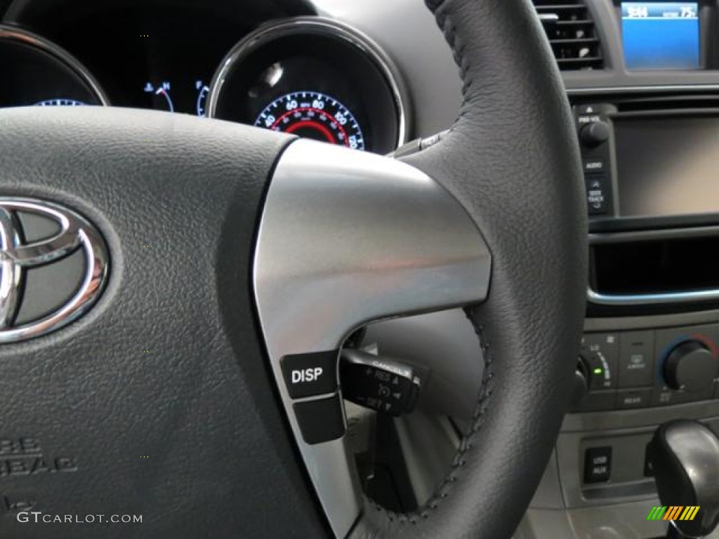 2013 Toyota Highlander SE 4WD Controls Photo #81435003