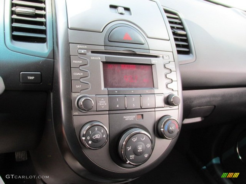2011 Kia Soul + Controls Photo #81439260