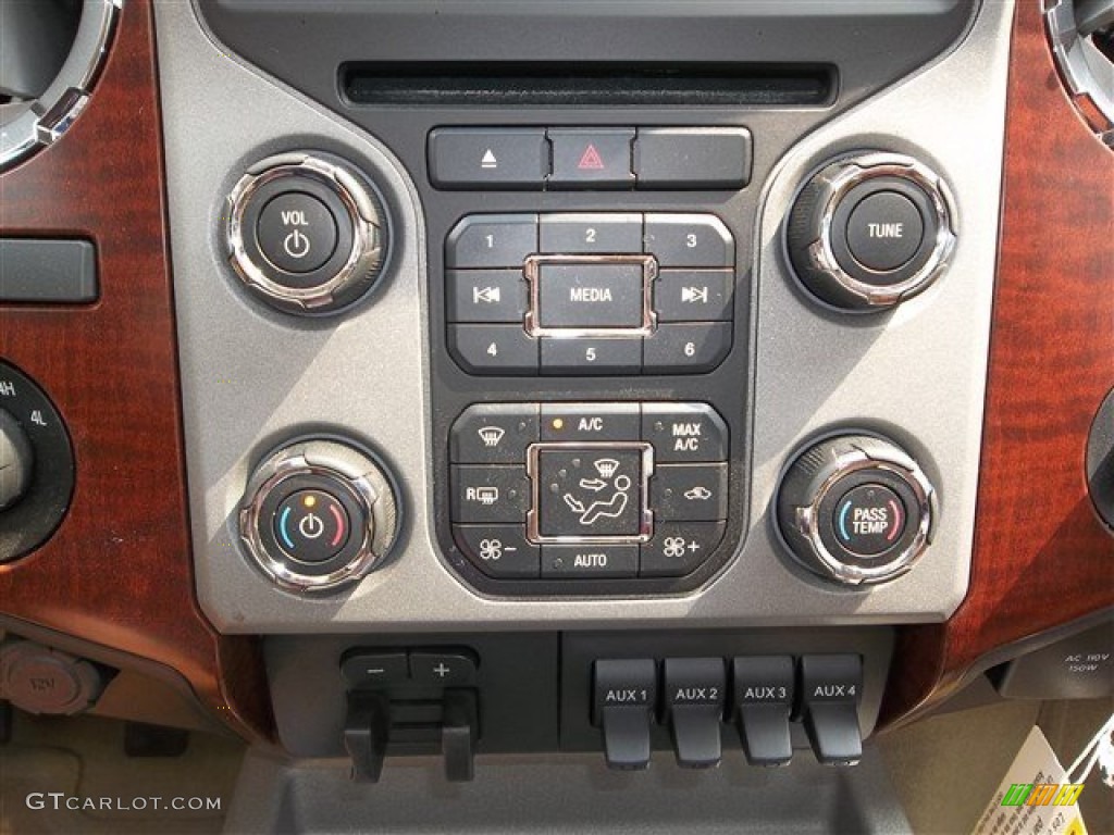 2013 Ford F250 Super Duty King Ranch Crew Cab 4x4 Controls Photo #81439650