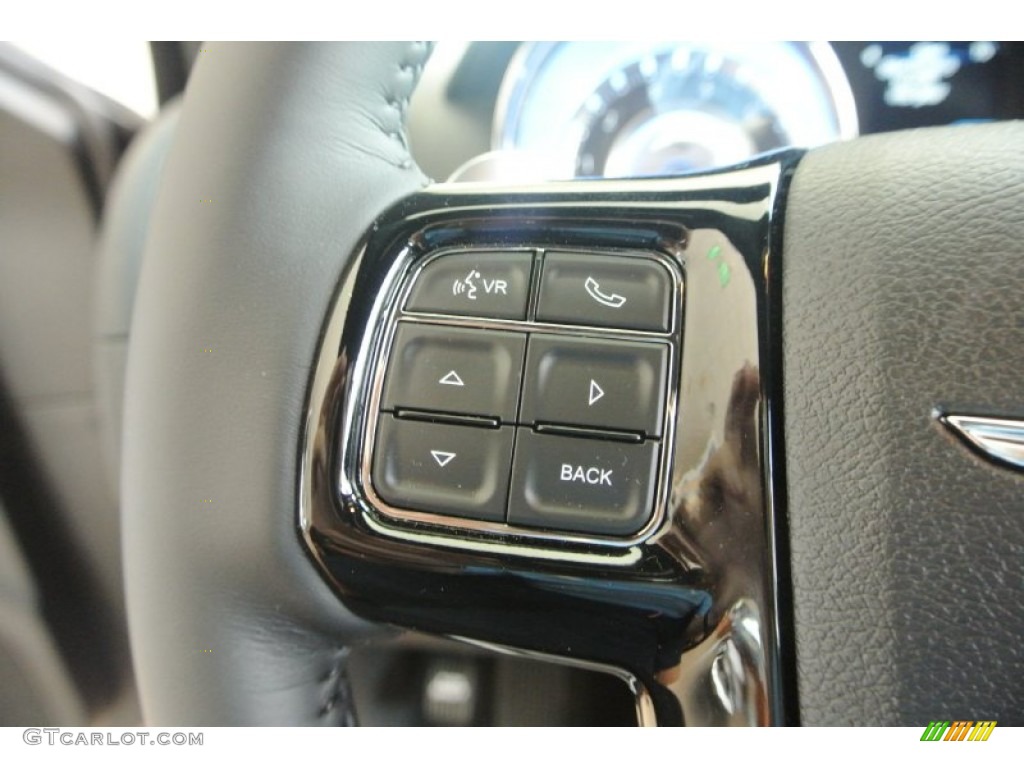 2013 Chrysler 300 S V6 Controls Photos