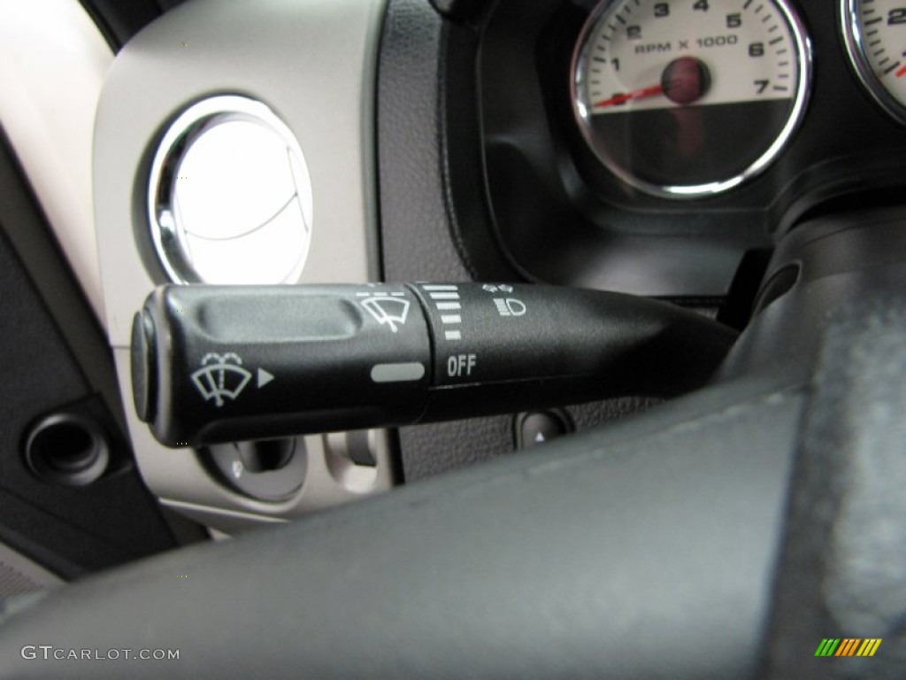 2007 Ford F150 Lariat SuperCrew 4x4 Controls Photo #81448983