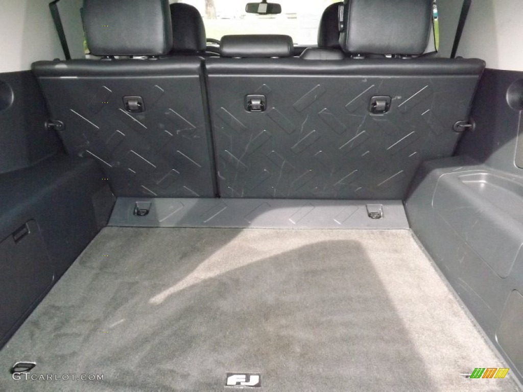 2011 Toyota FJ Cruiser 4WD Trunk Photos