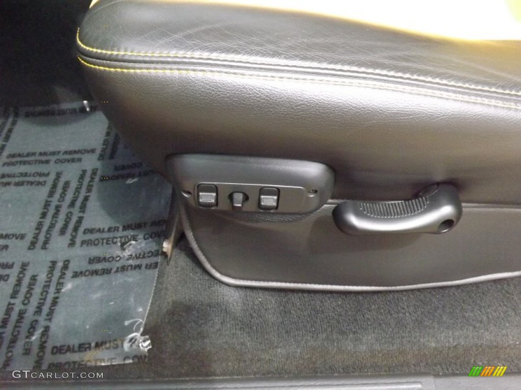 2005 Dodge Ram 1500 SLT Rumble Bee Regular Cab Controls Photo #81454530