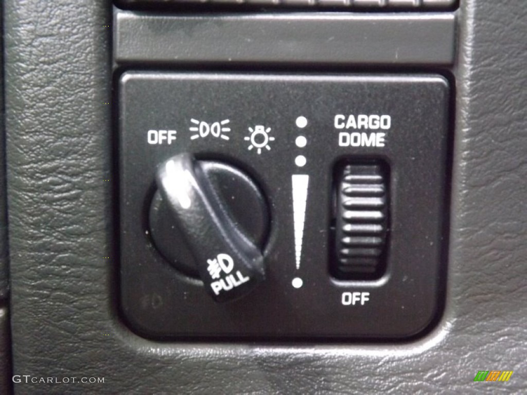2005 Dodge Ram 1500 SLT Rumble Bee Regular Cab Controls Photo #81454539