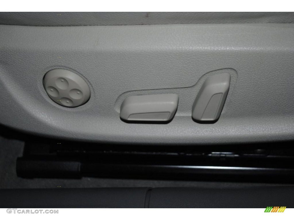 2010 A4 2.0T quattro Sedan - Aruba Blue Pearl Effect / Light Gray photo #13
