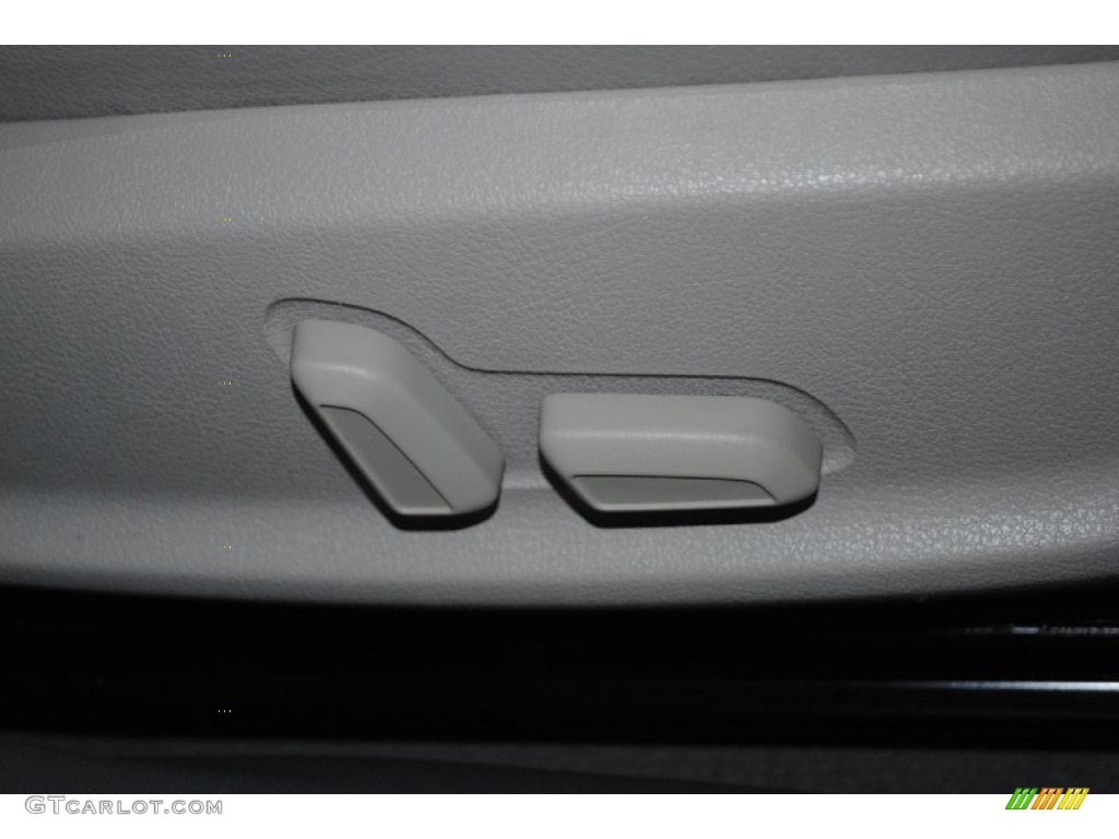 2010 A4 2.0T quattro Sedan - Aruba Blue Pearl Effect / Light Gray photo #30