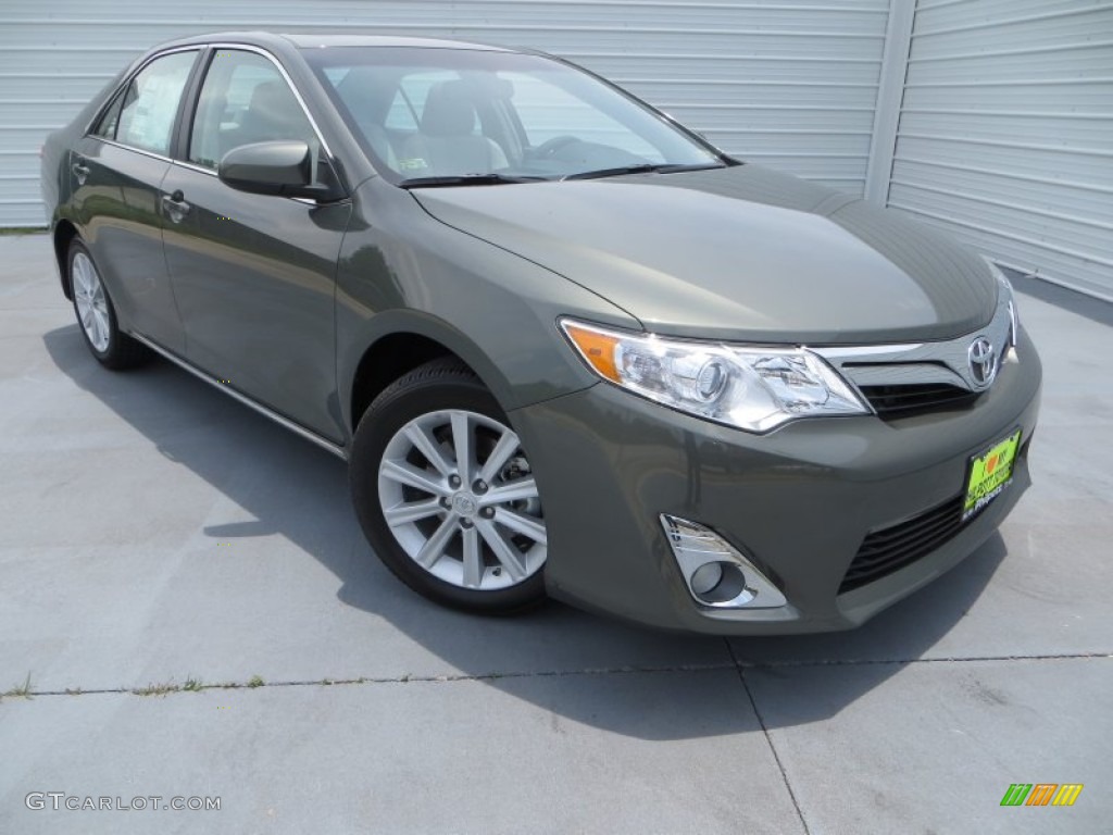 2013 Camry XLE - Cypress Green Metallic / Ash photo #1