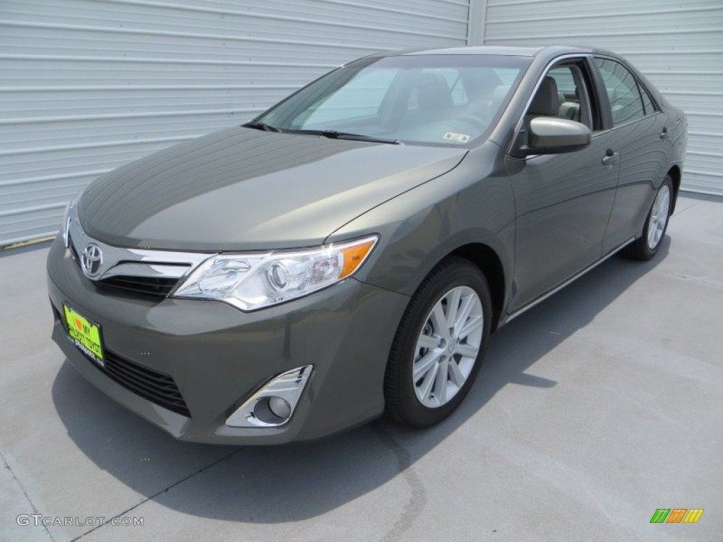 2013 Camry XLE - Cypress Green Metallic / Ash photo #7