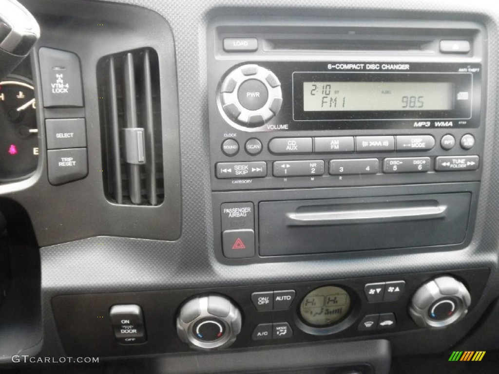 2010 Honda Ridgeline RTL Controls Photo #81471073