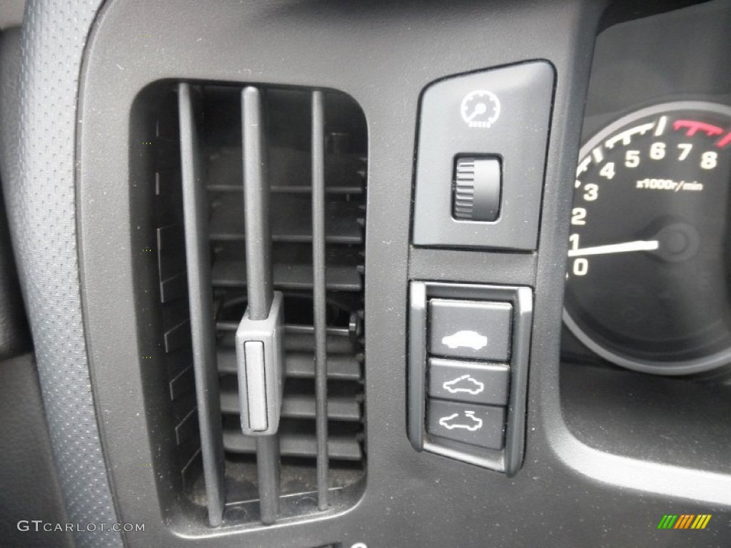 2010 Honda Ridgeline RTL Controls Photo #81471274
