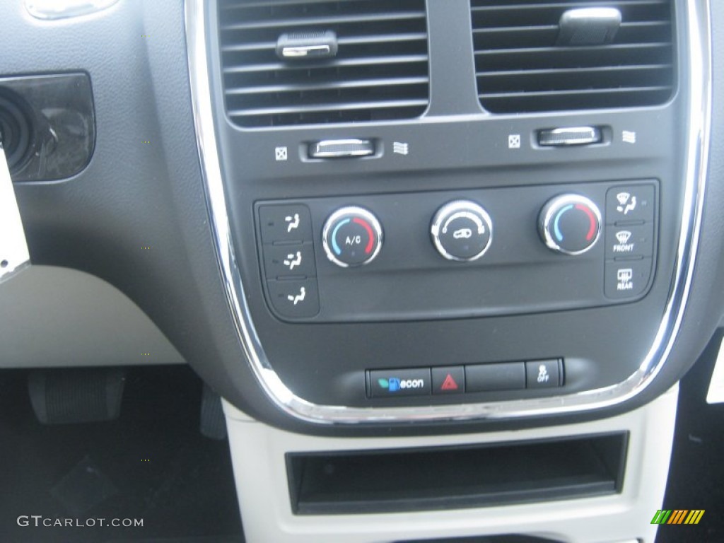 2013 Grand Caravan American Value Package - True Blue Pearl / Black/Light Graystone photo #14