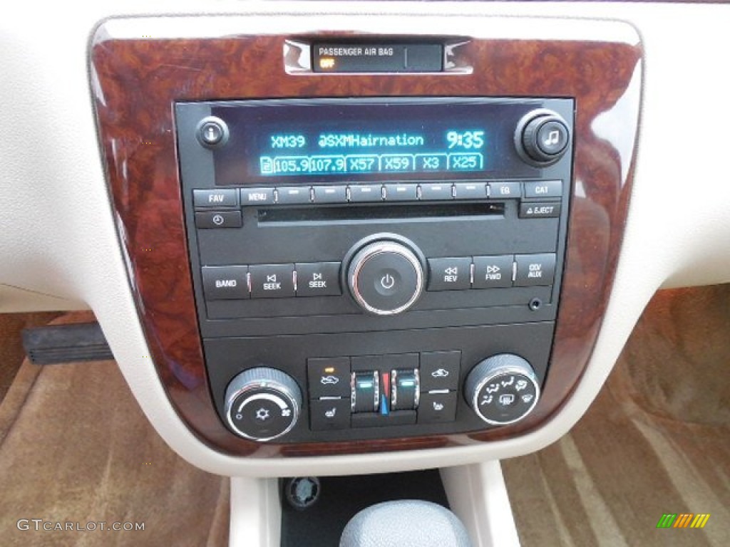 2010 Chevrolet Impala LTZ Controls Photos