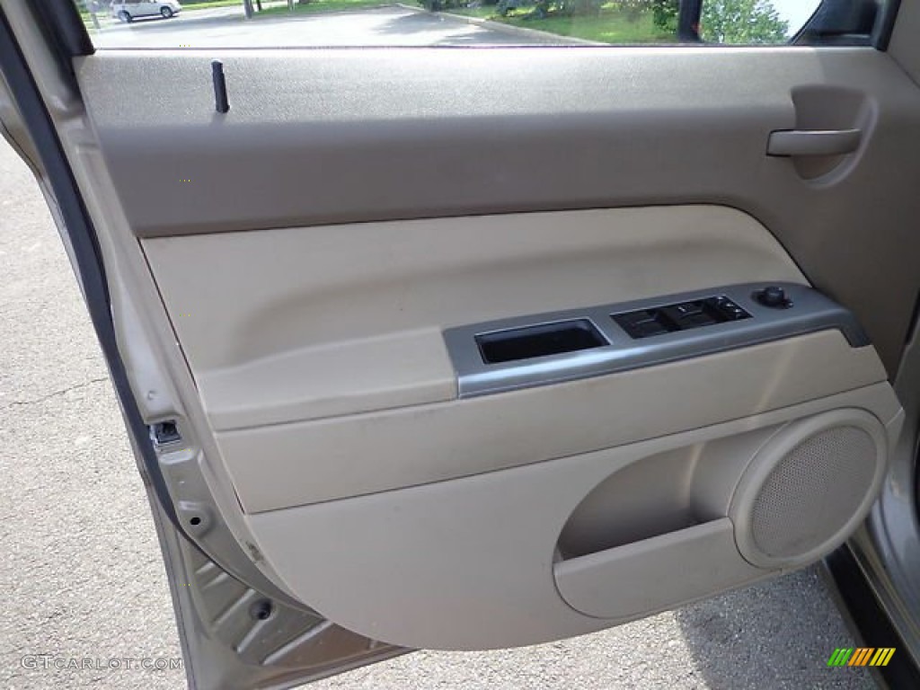 2007 Jeep Patriot Sport 4x4 Door Panel Photos