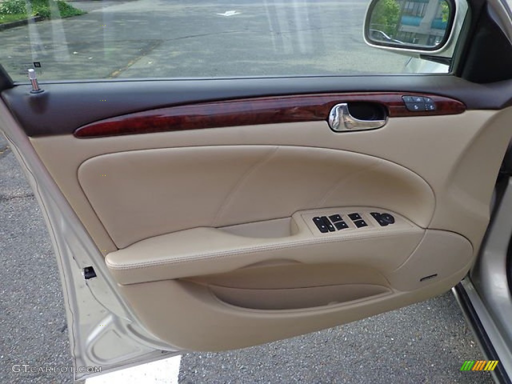 2007 Buick Lucerne CXS Cocoa/Cashmere Door Panel Photo #81476400