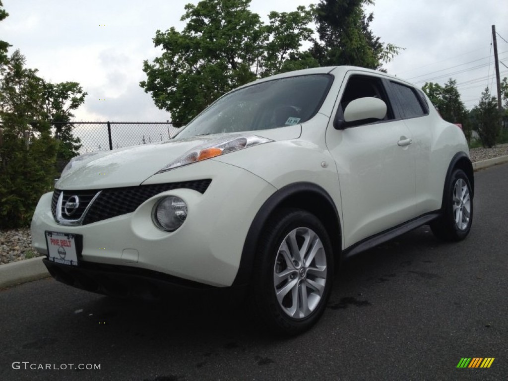 2011 Juke SV - White Pearl / Black/Silver Trim photo #1