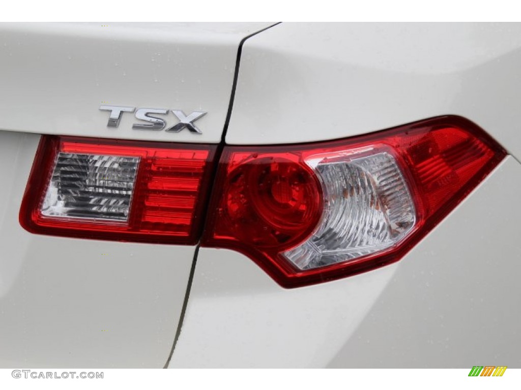 2010 Acura TSX Sedan Marks and Logos Photos