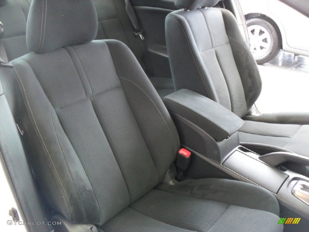 2012 Altima 2.5 S Coupe - Winter Frost White / Charcoal photo #18