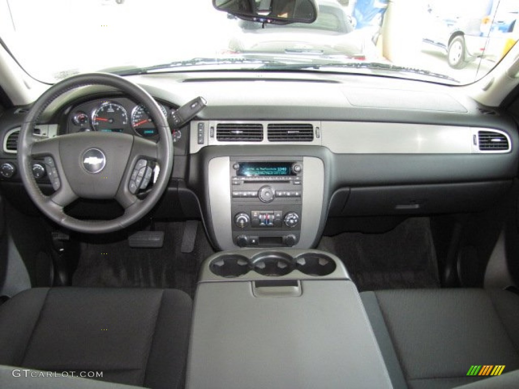 2010 Chevrolet Avalanche LS 4x4 Ebony Dashboard Photo #81490881