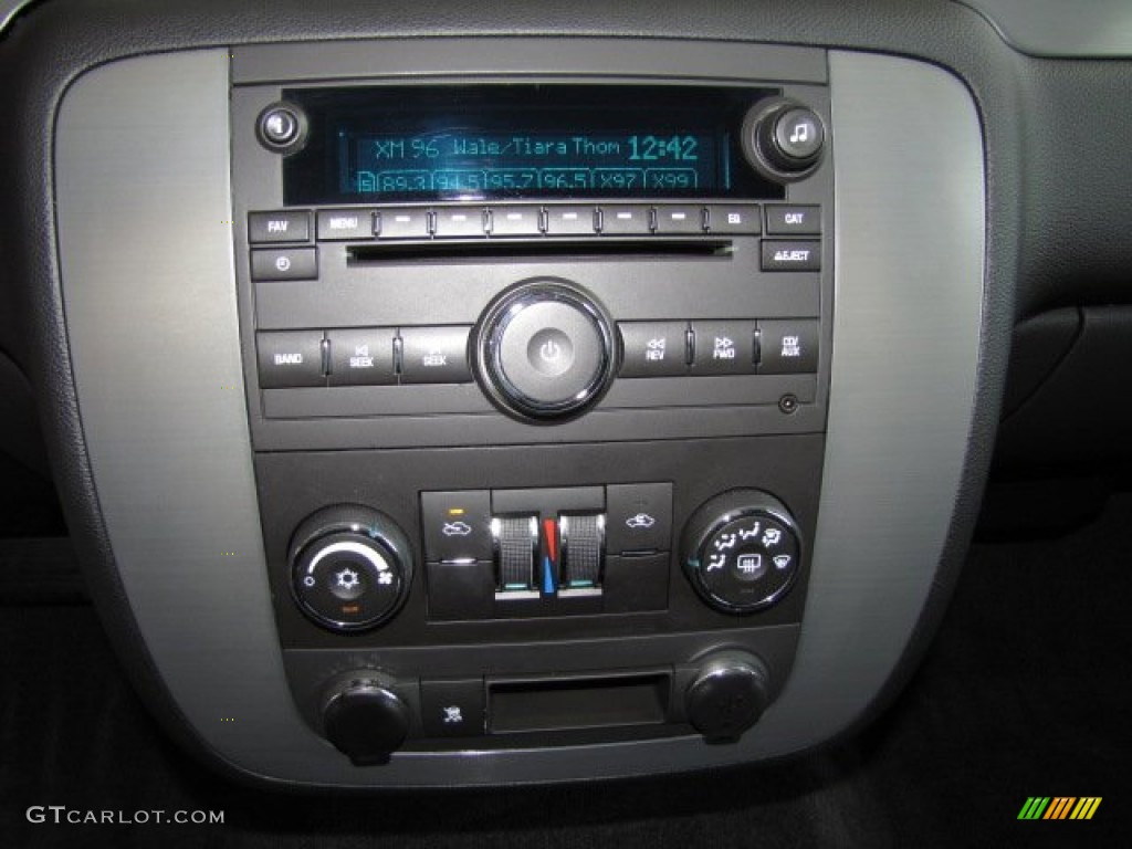2010 Chevrolet Avalanche LS 4x4 Controls Photo #81491263