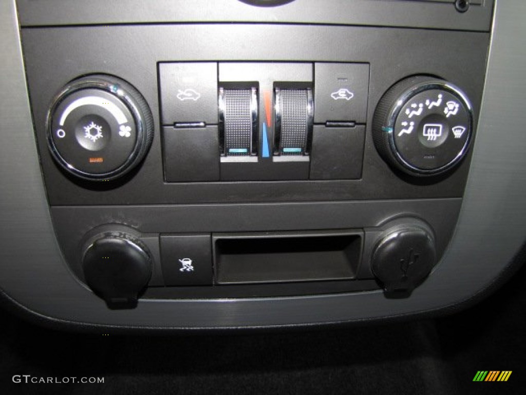 2010 Chevrolet Avalanche LS 4x4 Controls Photo #81491282