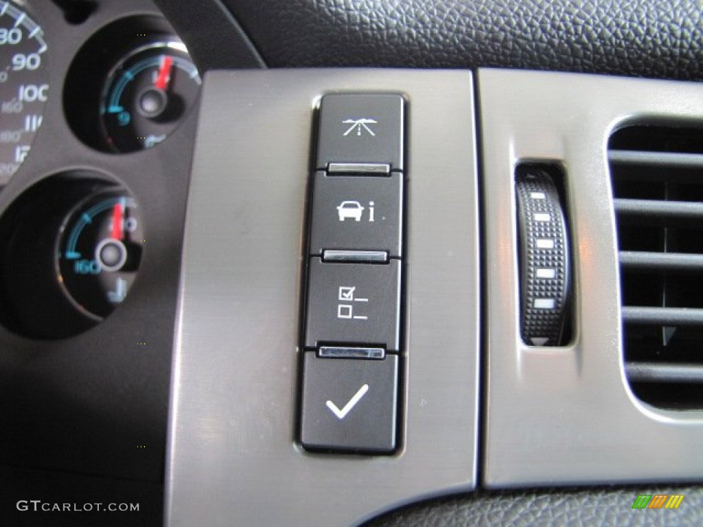 2010 Chevrolet Avalanche LS 4x4 Controls Photo #81491329