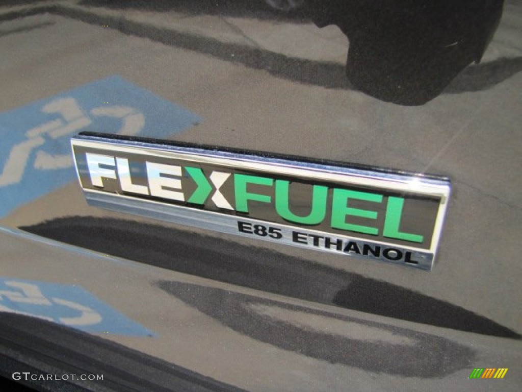 2010 Chevrolet Avalanche LS 4x4 Marks and Logos Photos