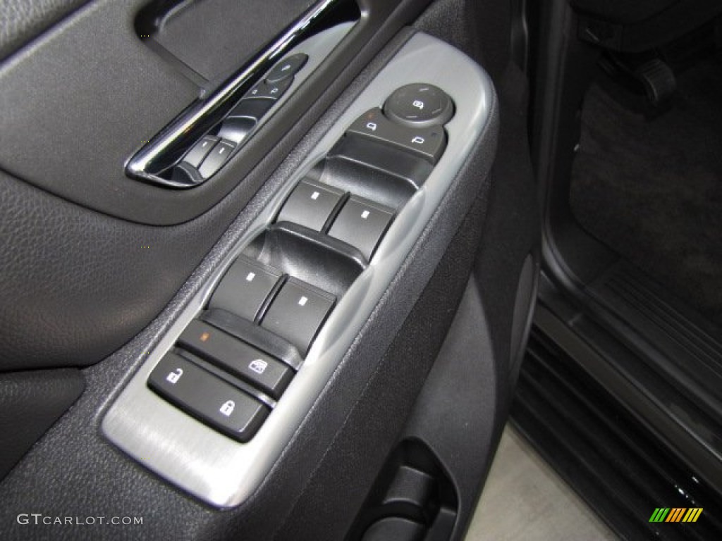 2010 Chevrolet Avalanche LS 4x4 Controls Photos