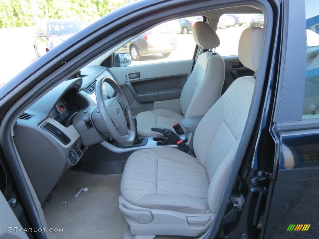 Medium Stone Interior 2010 Ford Focus SE Sedan Photo #81497496