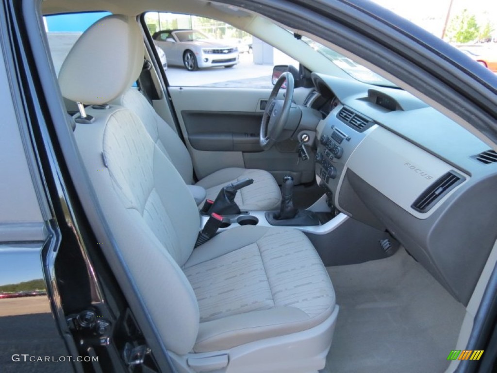 Medium Stone Interior 2010 Ford Focus SE Sedan Photo #81497544