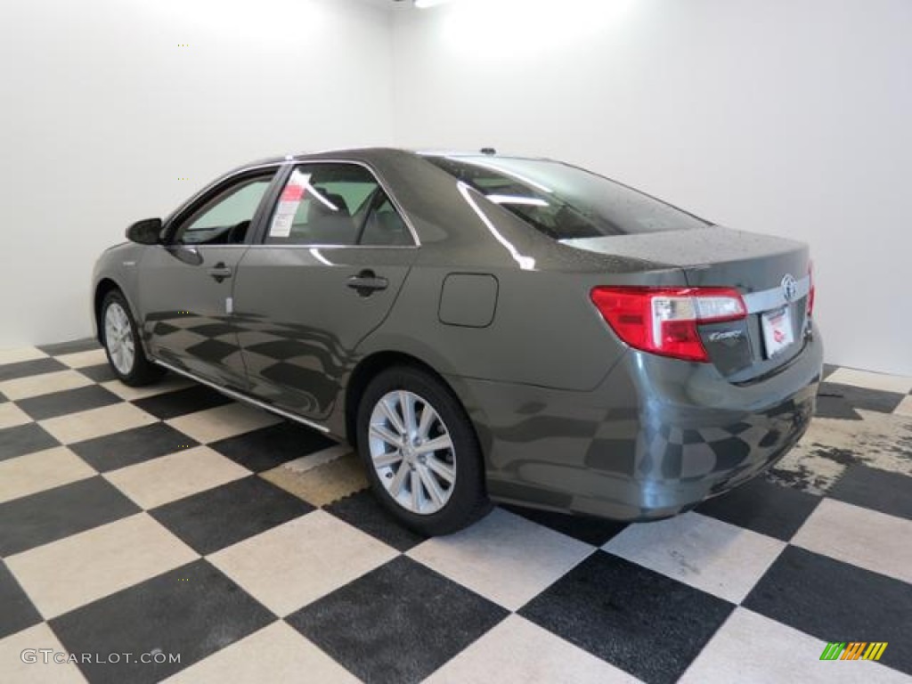 2013 Camry Hybrid XLE - Cypress Green Metallic / Ivory photo #21