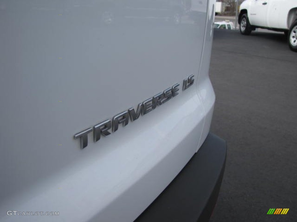 2010 Traverse LS AWD - Summit White / Dark Gray/Light Gray photo #42