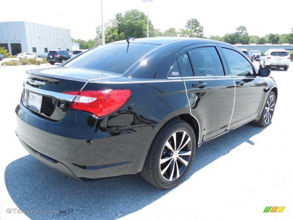 2013 200 S Sedan - Black / Black photo #8