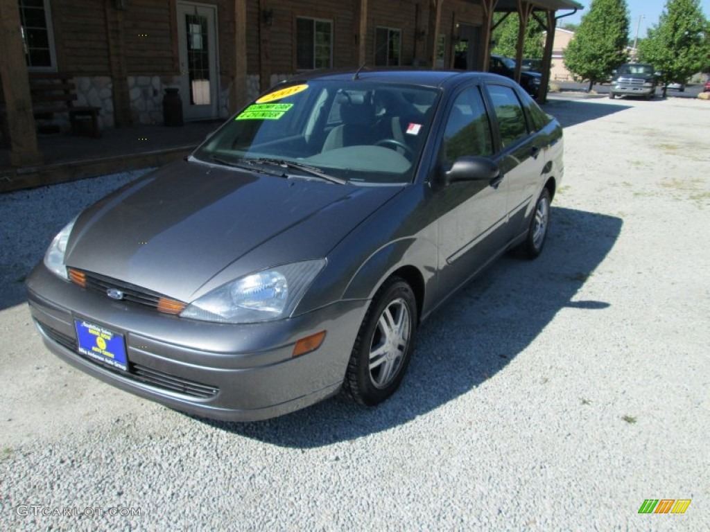 2003 Focus SE Sedan - Liquid Grey Metallic / Medium Graphite photo #2