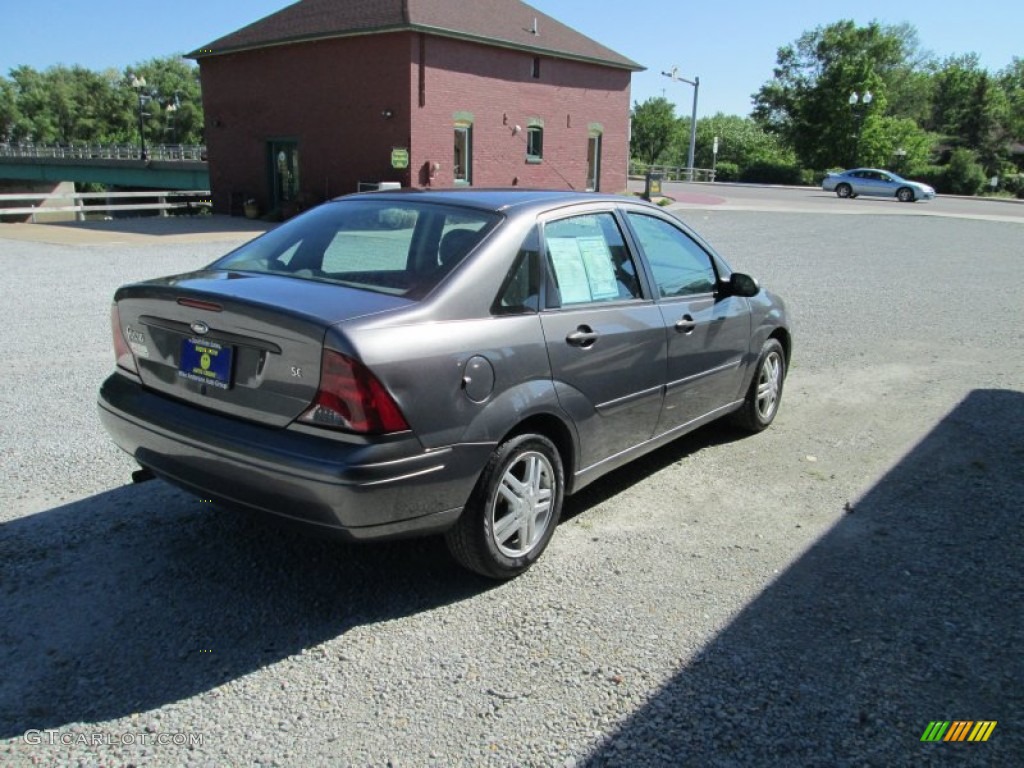 2003 Focus SE Sedan - Liquid Grey Metallic / Medium Graphite photo #5