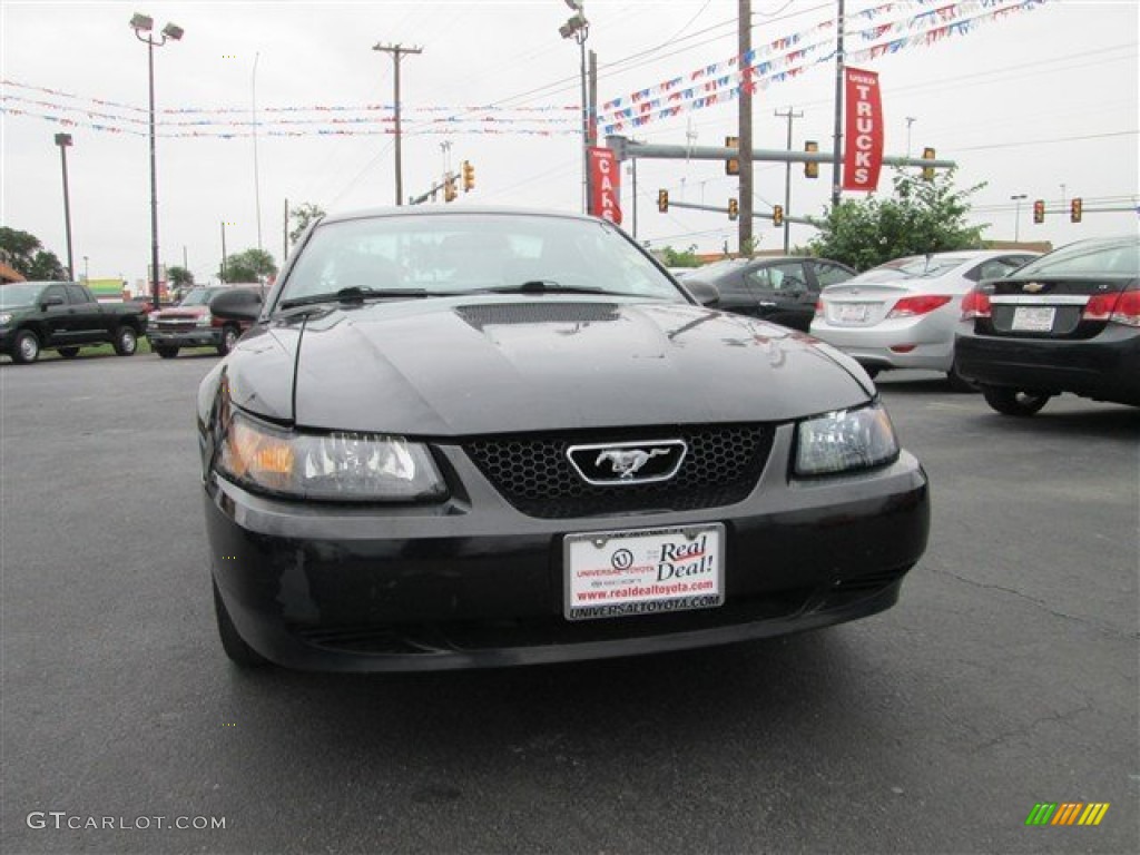2002 Mustang V6 Coupe - Black / Dark Charcoal photo #2